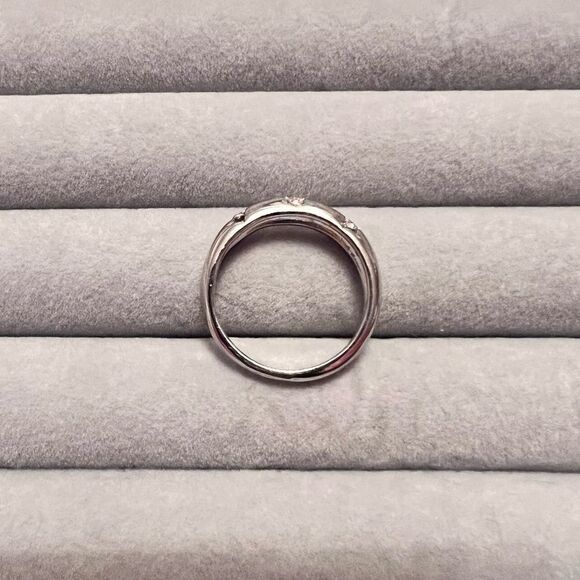 NEW Silver Tone Diamond Crystal Ring - Picture 4 of 4